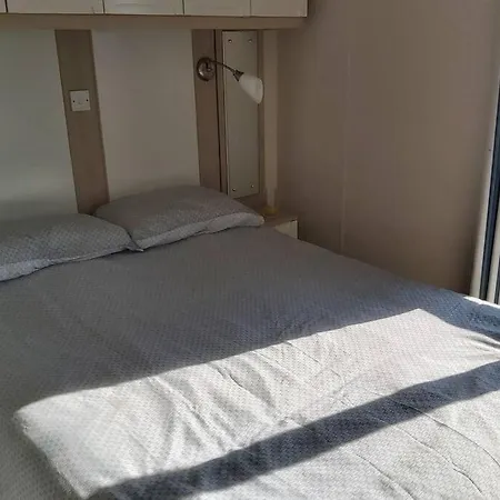 8 Berth Caravan At Parkdean Camber Sands Exterior photo